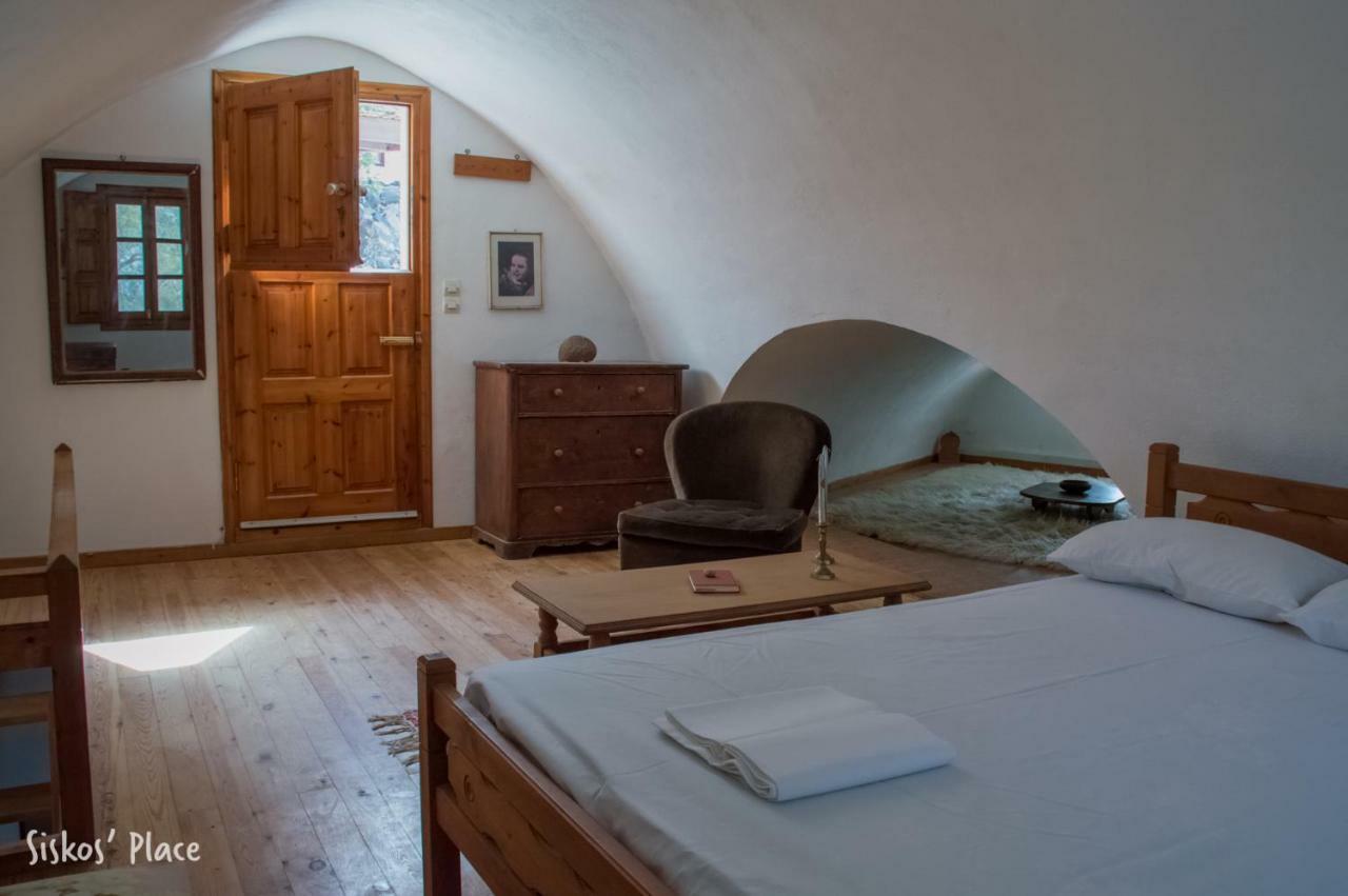 Siskosplace Koloumpos Bagian luar foto